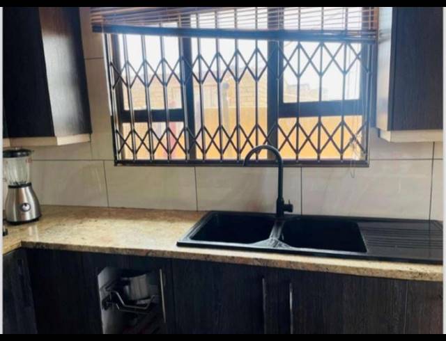 3 BEDROOM HOUSE FOR SALE IN LAKESIDE